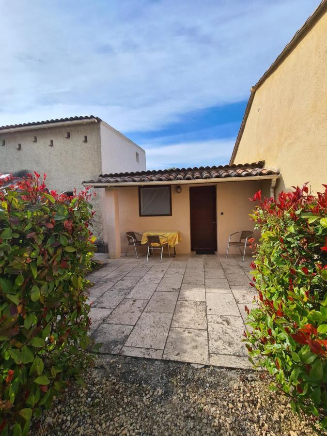 Bed and Breakfast Les Buisses En Provence Piolenc Exterior foto