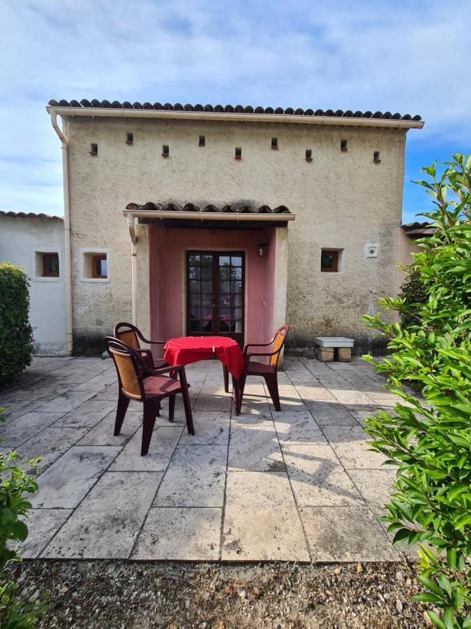 Bed and Breakfast Les Buisses En Provence Piolenc Exterior foto
